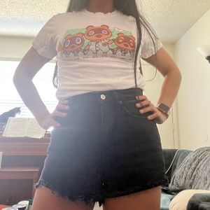 90s relaxed cut off shorts in black denim! Great condition